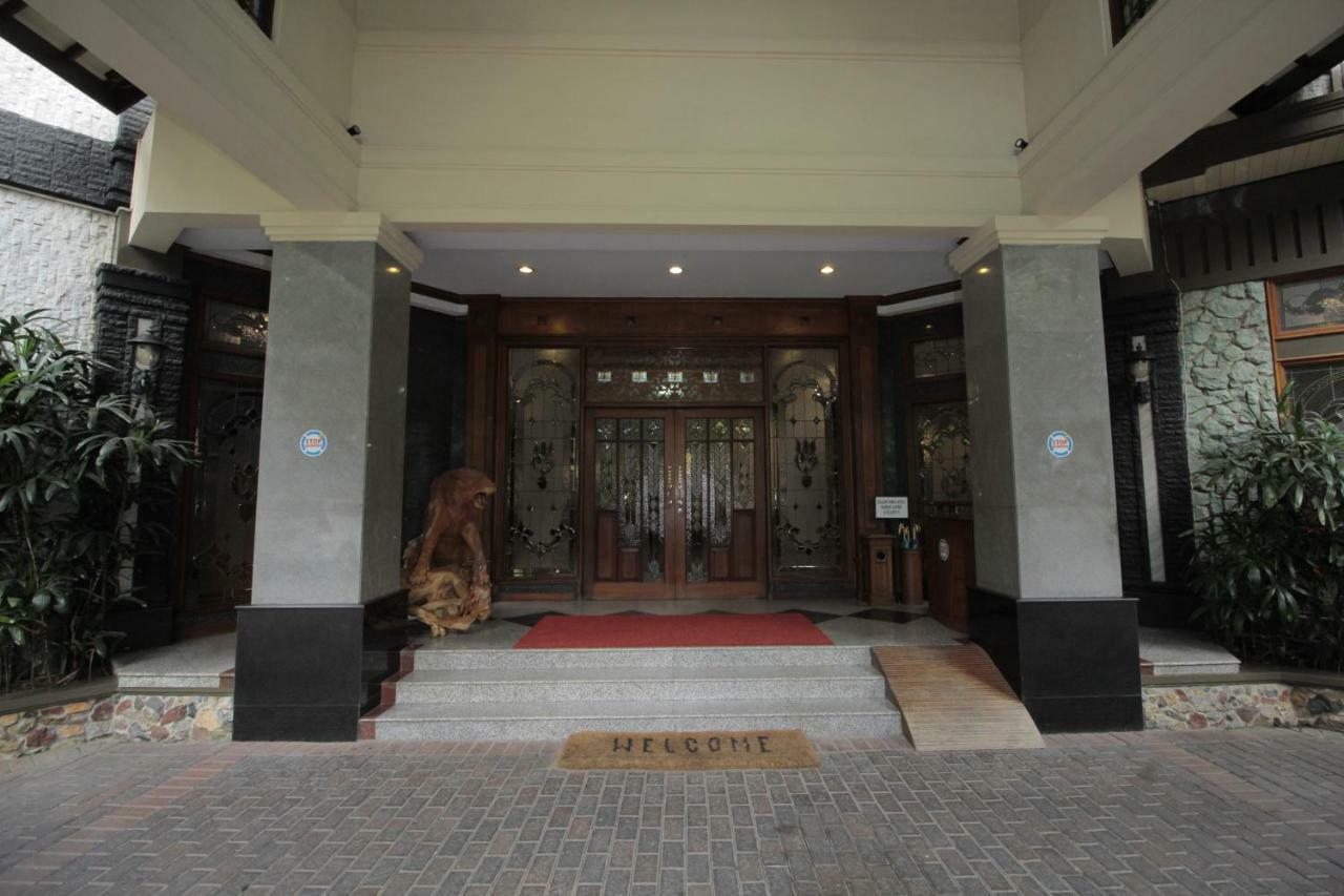 Sapta Nawa Resort 1 Gresik Exterior photo
